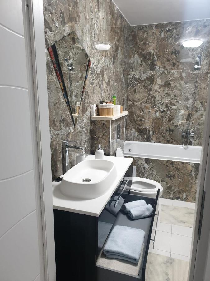 Lucky Astra 1 Apartment *